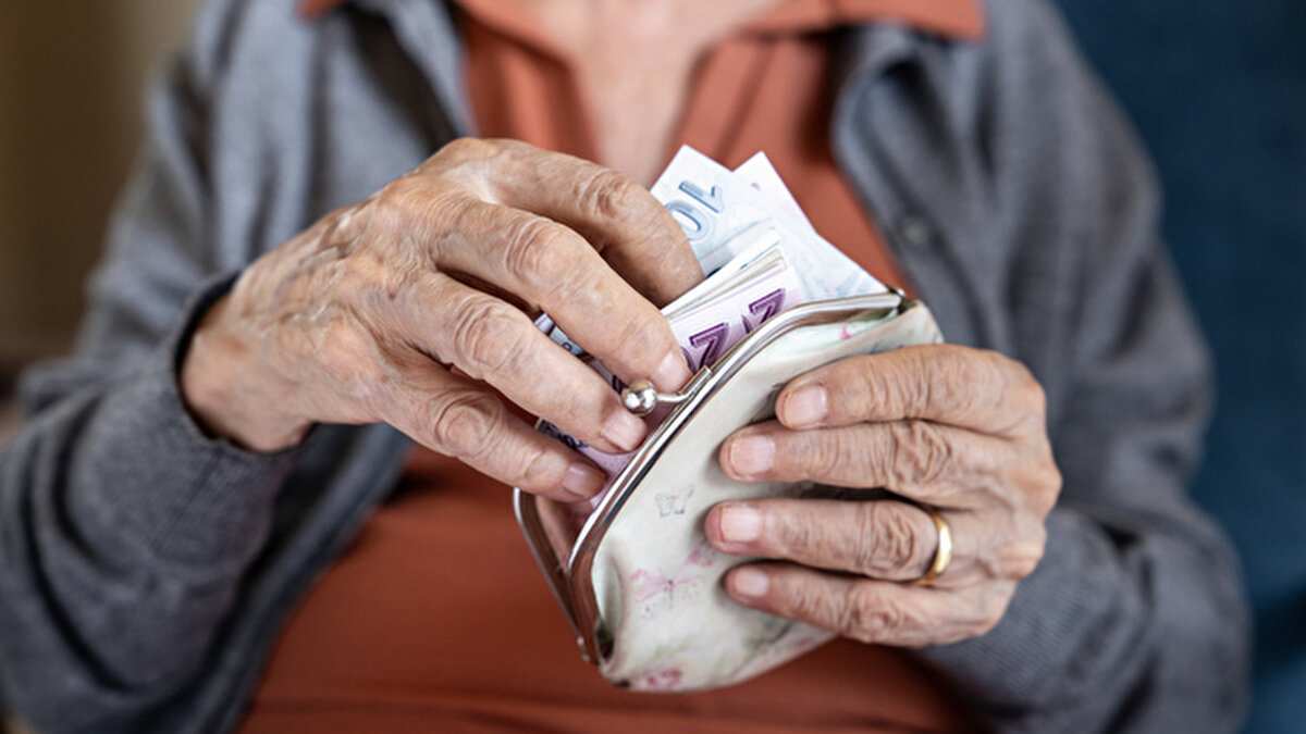 GARANTİ EMEKLİ PROMOSYON<br><br>Garanti BBVA’da emekli maaşı 10.000 TL’ye kadar olan emeklilerimize 6.250 TL, 10.000 – 15.000 TL arasında olan emeklilerimize 10.000 TL, 15.000 – 20.000 TL arasında olan emeklilerimize 12.500TL ve 20.000 TL ve üstünde olan emeklilerimize 15.000 TL tutarında nakit promosyon avantajı sunulmaktadır. Emekli promosyon avantajından 1 – 30 Nisan 2025 tarihleri arasında gelir veya aylıklarını 3 yıl süre ile Garanti BBVA’dan almayı taahhüt eden emekli müşterilerimiz yararlanabilir.