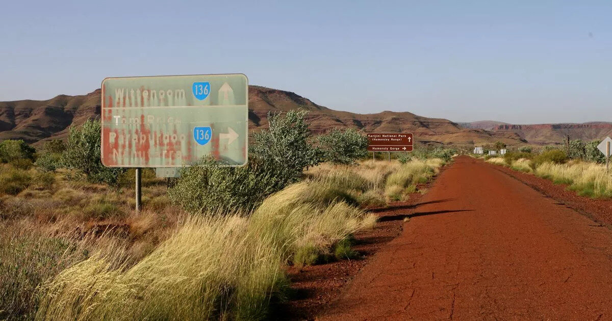 Wittenoom, Batı Avustralya - Asbestin sessiz katili<br><br>Avustralya’nın Wittenoom kasabası bir dönem 20 bin kişinin yaşadığı canlı bir madencilik merkeziydi. Mavi asbest üretimi nedeniyle birçok kişi ölümcül liflere maruz kaldı. 2 binin üzerinde kişi mezotelyoma (asbeste bağlı akciğer kanseri) nedeniyle yaşamını yitirdi. 1966’da kapatılan kasaba, haritalardan silindi ve resmi belgelerde artık yer almıyor.