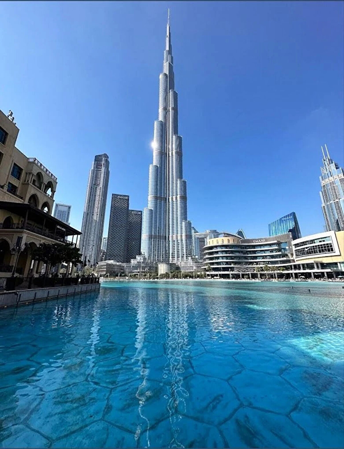Burj Khalifa'daki çatı katı Dubai'nin en pahalı evi mi?<br><br>Dubleks, Burj Khalifa'daki en pahalı birim, ancak şehrin en pahalısı değil. Dubai'de ofisleri bulunan lüks bir emlak acentesi olan Engel &amp; Volkers'a göre, şehirde şimdiye kadar satılan en pahalı ev, yaklaşık 136 milyon dolara satılan Como Residence'daki bir çatı katıydı. Diğer önemli işlemler arasında, 2023'te 204 milyon dolara listelenen ve 2025'in başlarında 116 milyon doların biraz altında satıldığı bildirilen Marble Palace olarak bilinen bir ev yer almaktadır.