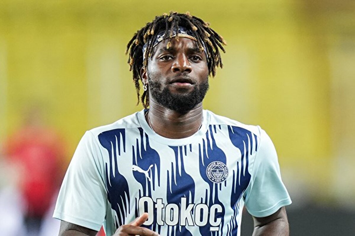 "İş bir anlamda biz oyuncularda bitiyor. Bizlerin bu noktada takım olarak karakter ve direnç göstermesi lazım. Tıpkı Trabzonspor maçında yaptığımız gibi. Bunu yapabilirsek o isteği, arzuyu, hayali gerçekleştirebiliriz. Rakip gol atabilir, gol yiyebilirsiniz ama o noktada biz daha fazlasını atabilmeliyiz. Bu mantalitede olmalıyız. Gol mü yiyoruz? Daha fazlasını atmamız lazım. Bu mantaliteyi, bu savaşı göstermemiz lazım."