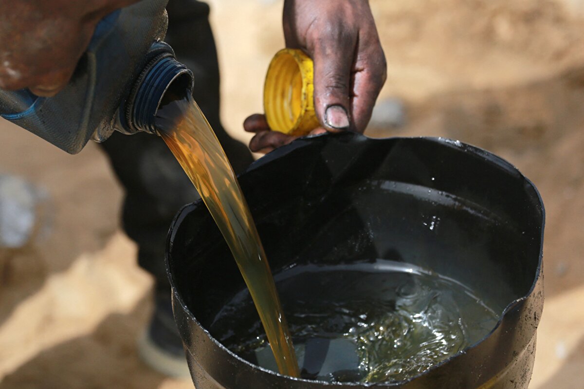 Bu geçici çözüm, birçok kişi için bir can simidi haline gelse de, zehirli dumanlar saldığı ve güvenli olmayan, doğaçlama ekipmanlara dayandığı için bu işlemle ilişkili ciddi sağlık riskleri barındırıyor.