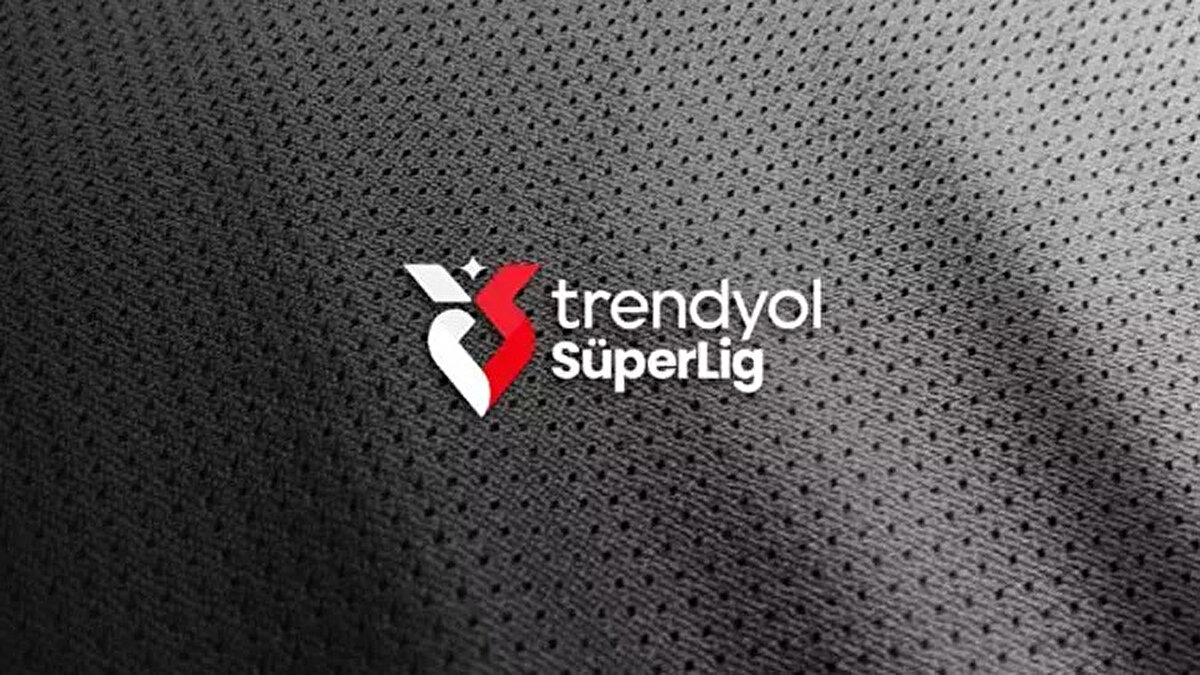 Trendyol Süper Lig'de Fenerbahçe ile Beşiktaş'ın 34. haftada karşı karşıya geleceği maç 4 Mayıs Pazar günü Ülker Stadyumu'nda oynanacak ve derbi 19.00'da başlayacak. İşte Süper Lig'de 3 haftalık program: