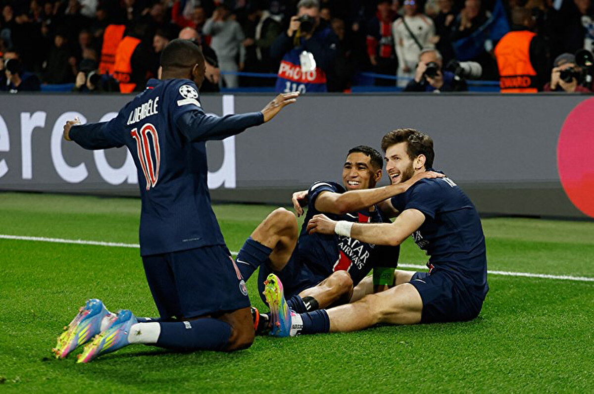 Paris Saint Germain, Avrupa kupalarında ilk kez karşı karşıya geldiği Aston Villa'yı geriye düştüğü maçta 3-1 yendi. Barcelona ise konuk ettiği Borussia Dortmund karşısında 4 golle kazandı. Şampiyonlar Ligi'nde dün oynanan iki karşılaşma aynı zamanda ilklere sahne oldu.<br>