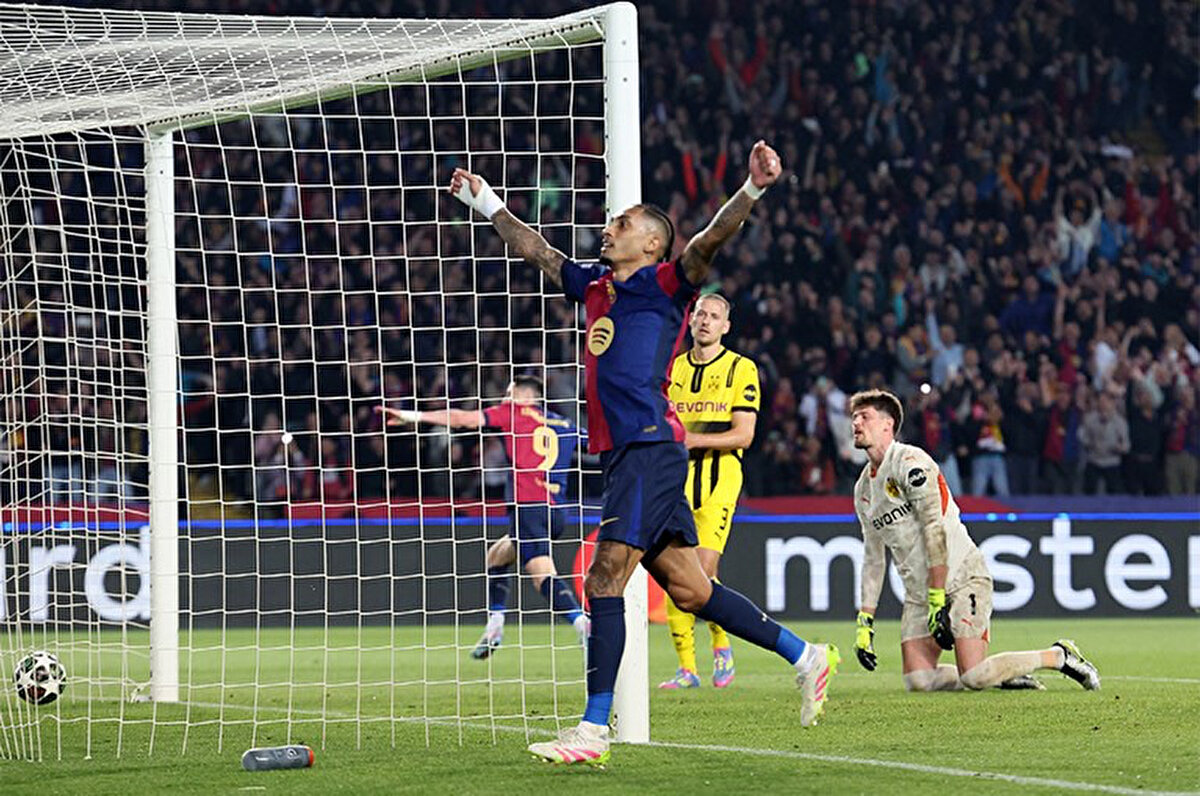 Avrupa futbolunda bu sezonun en dikkat çeken performanslarından birine imza atan Raphinha, Şampiyonlar Ligi'ndeki gol katkısını Borussia Dortmund maçıyla 19'a yükseltti. Bu sezon Devler Ligi'nde 12 gol ve 7 asiste ulaşan Brezilyalı yıldız, Lionel Messi'nin ardından (2011-12) bir Şampiyonlar Ligi sezonunda en fazla gol katkısına ulaşan ilk Barcelona futbolcusu oldu.<br>