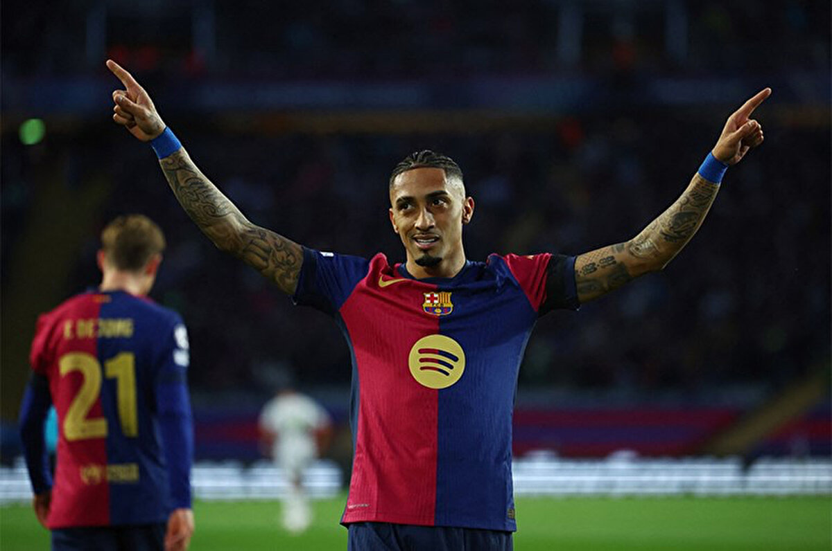 Ek olarak Raphinha, bir sezonda Şampiyonlar Ligi'nde 10 gol ve 5 asist barajına ulaşan ilk isim olarak kayıtlara geçti.<br>