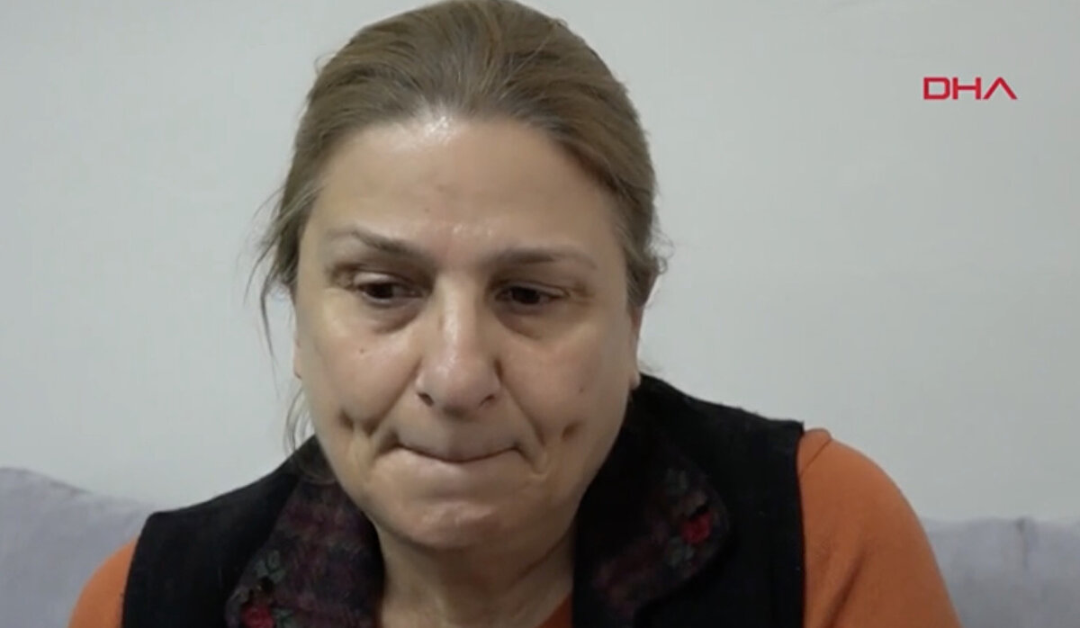 "Sanki buhar oldu uçtu"<br><br>Mukadder Korkmaz, kaybolan kedisi için günlerdir sokaklarda arama yaptıklarını ifade ederek, “Badem’i yavruyken sahiplenmiştik. Kapıyı aralık bırakmıştım, oradan kaçmış. Her yere baktım. Kedim kaybolmuş. Günlerdir arıyoruz. Evde duramıyorum. Çok kötüyüm, uyuyamıyorum. Evladım gibi. 4 gün oldu, bulamadık. İnanılmaz üzgünüz; onu çok özledik. Hiç kimse görmemiş. Sanki buhar oldu uçtu. İnanılmaz üzgünüm.