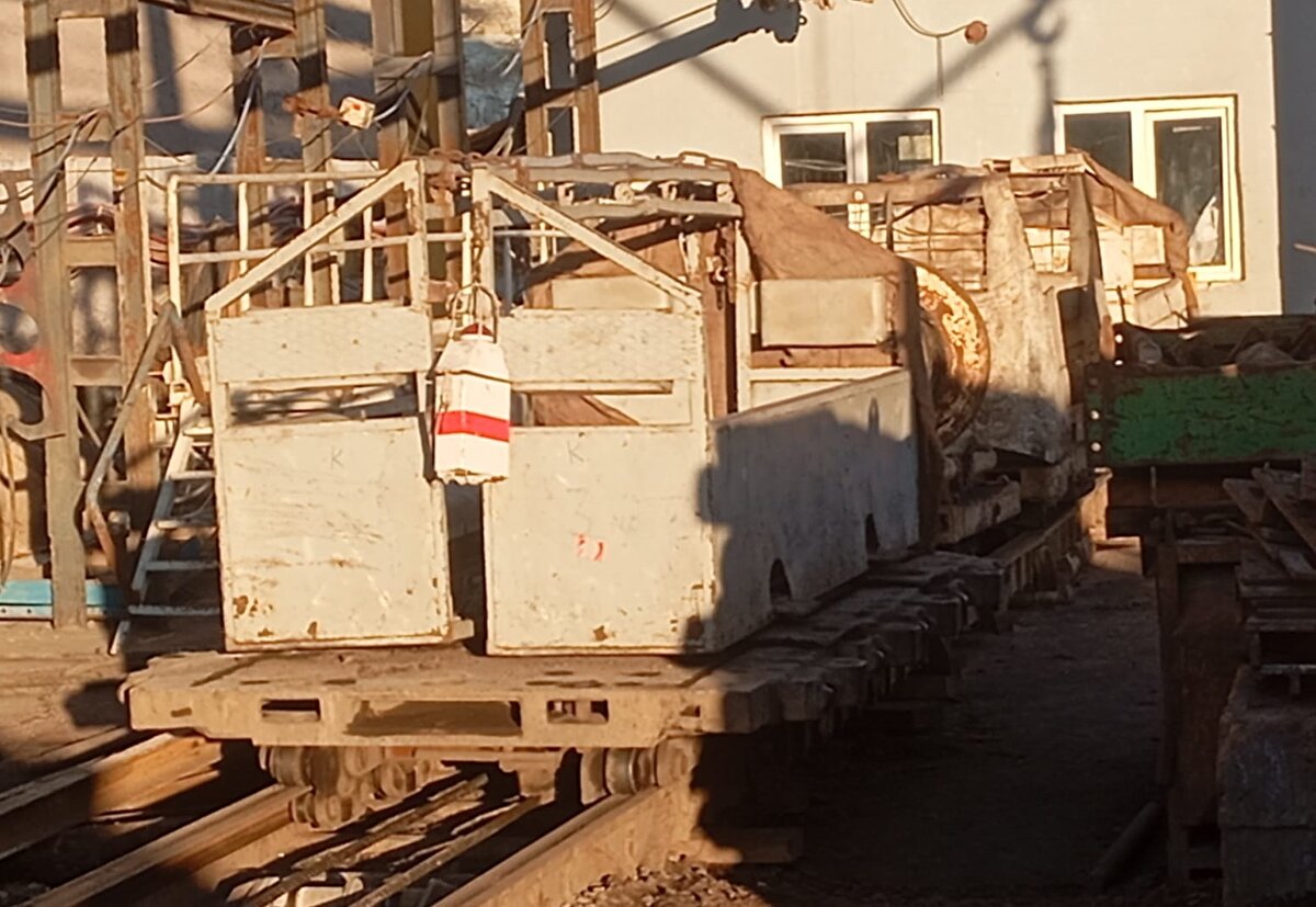 İhbar üzerine olay yerine çok sayıda itfaiye, sağlık, jandarma, AFAD ve UMKE ekibi sevk edildi. 