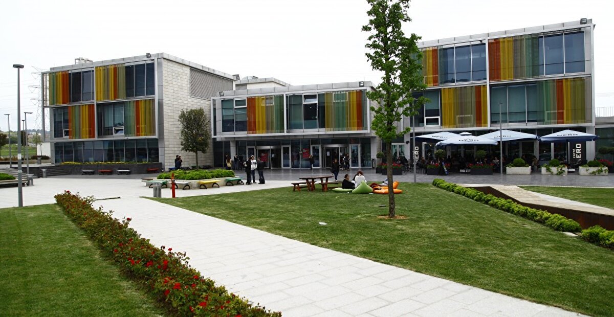 Özyeğin Üniversitesi:<br>- Kahve Dünyası <br>- Caffe Nero