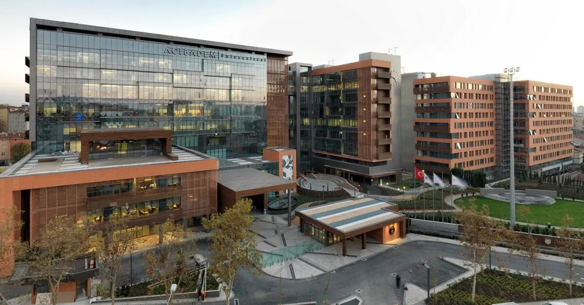 Acıbadem Üniversitesi:<br>- Starbucks