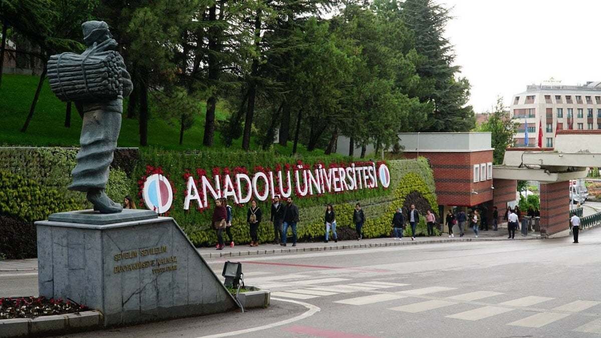 Anadolu Üniversitesi:<br>- Kahve Dünyası <br>- Caffe Nero