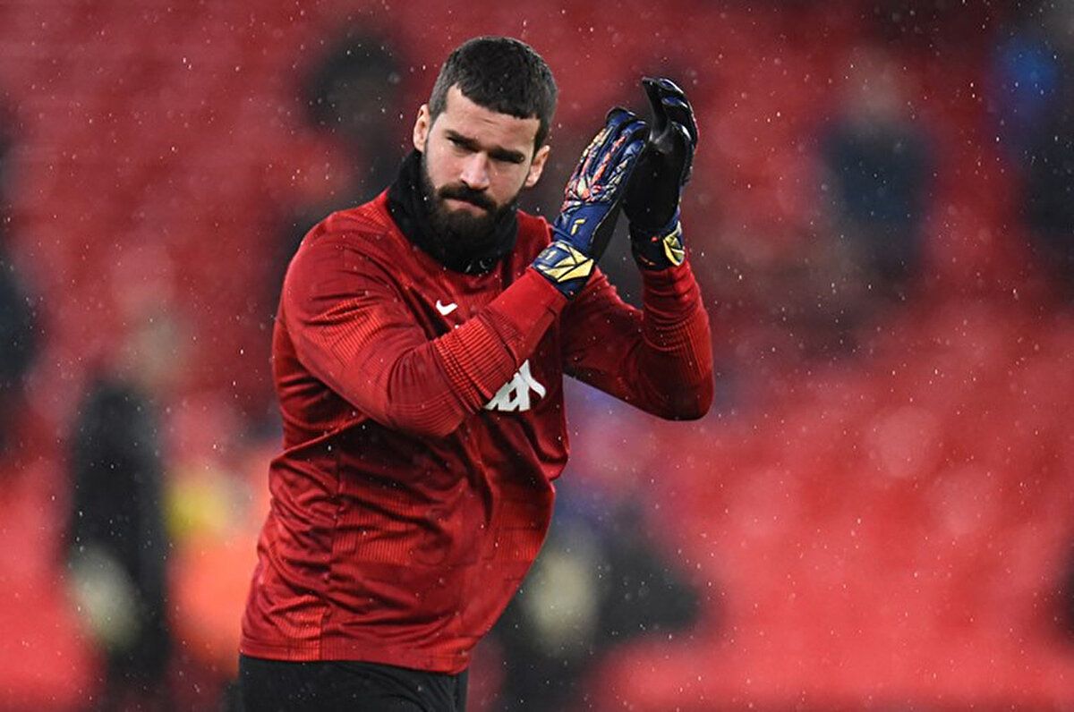 Alisson'un menajeri, Suudi Arabistan'dan yıllık 30 milyon euro teklifler aldıklarını belirterek Galatasaray'a kapıyı 25 milyon eurodan açtı.<br>