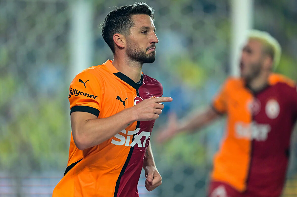 Galatasaray'ın tecrübeli yıldızı Dries Mertens, ülkemizde bir dönem Trabzonspor forması da giyen eski futbolcu Obi Mikel'in 'Obi One Podcast' programına katıldı.<br>