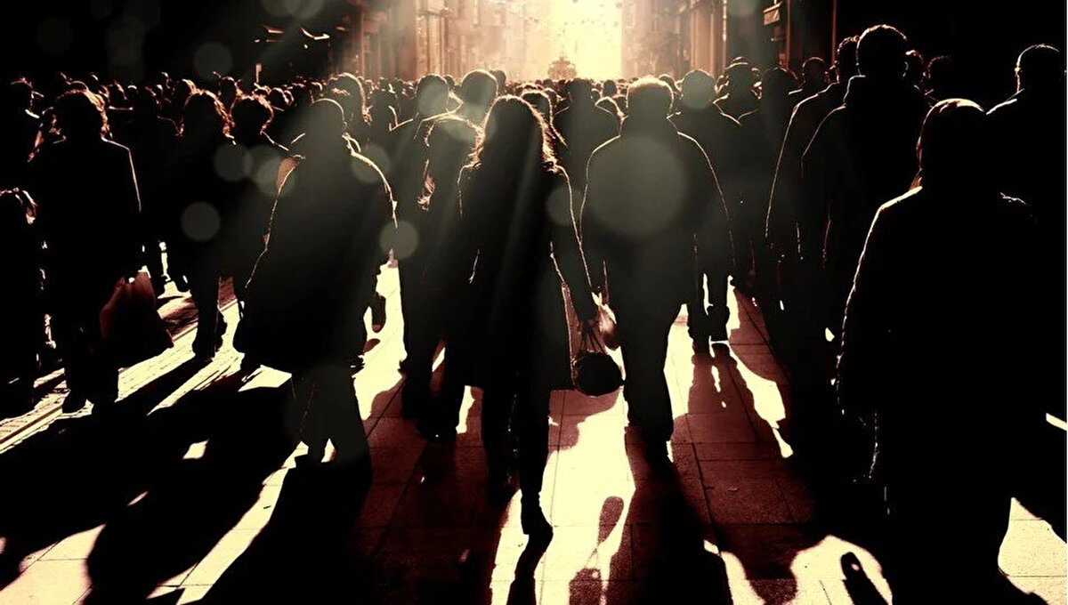 Rapor, dosya türlerine göre mahkemelerdeki ortalama sonuçlanma sürelerini de ortaya koydu. Buna göre bir boşanma davası ortalama 156 günde karara bağlanırken, hırsızlık dosyalarının sonuçlanma süresi ortalama 3 bin 468 gün yani yaklaşık 10 yıl olarak kaydedildi.