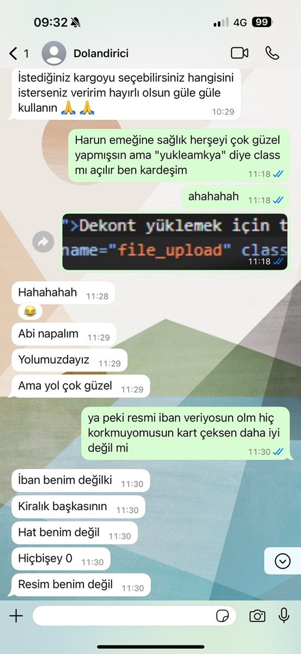 Bu seferki örnek de bir hayli ilginç. Dolandırıcının verdiği linkteki koda bakan alıcı, durumu fark ettiğini dolandırıcıya bildiriyor. Ve bakın nasıl bir diyalog yalanıyor?