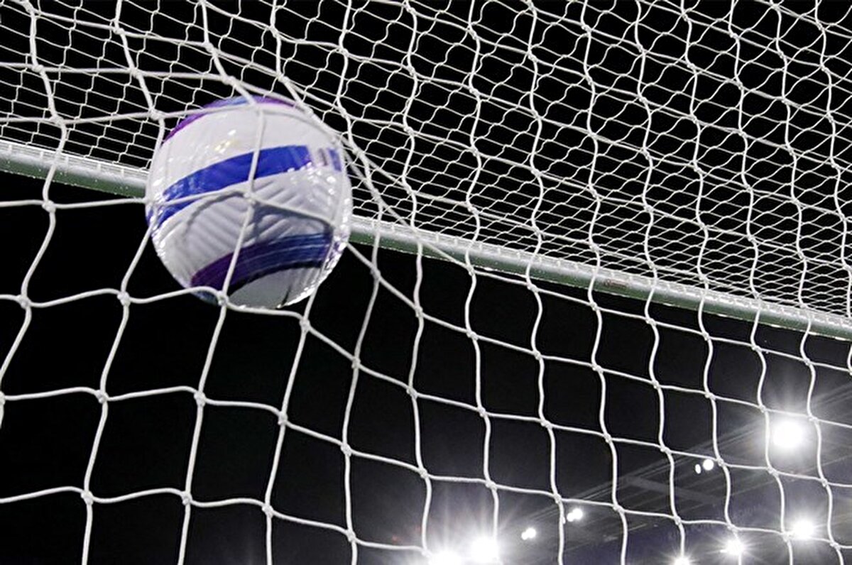 Söz konusu futbolcuların, futbol maçlarına bahis yapmadığı ancak farklı branşlarda bahis oynadıkları ya da poker gibi oyunlara katıldıkları aktarıldı. İddiaya göre, futbolcuların, Milano'daki bir kuyumcu üzerinden yaptıkları ödemelerle bahis ödemelerini gizlemeye çalıştıkları ve burayı adeta bir "banka" gibi kullandıkları kaydedildi.<br><br>