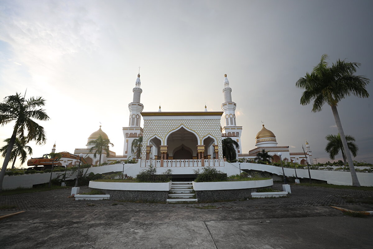2011 yılında yapımı tamamlanan Sultan Hacı Hasan El-Bulkiye Camii, 5 bin metrekarelik alan üzerine inşa edildi.
