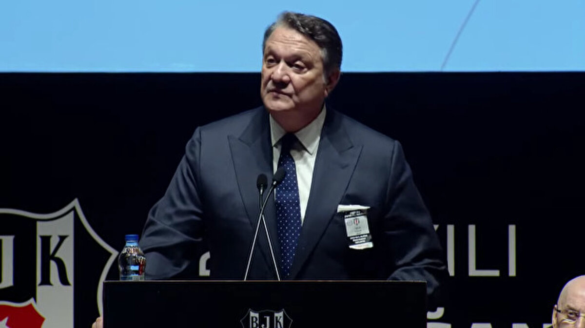 Hasan Arat spor hayatına nasıl başladı?<br><br>1959 doğumlu olan Arat, profesyonel spor hayatına Adana Demirspor’da başladı. Ardından 1975’te Fenerbahçe altyapısında, 1977-1982 arasında Beşiktaş’ta, 1982-1984’te Galatasaray’da oynadı. 1987 yılında Yeşilyurt Spor Kulübü’nde jübile yaparak parkelere veda etti. Beşiktaş’a katkıları nedeniyle forması, Akatlar Spor Kompleksi'nin müzesinde sergilenmektedir.