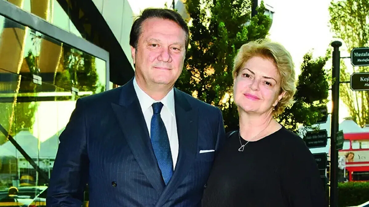 <br>Hasan Arat'ın eşi kimdir? Hasan Arat'ın ailesi<br><br>Hasan Arat, eşi Simin Arat ile İstanbul’da yaşıyor. Çiftin Ali adında bir oğlu ve Zeynep adında bir kızı var. Spor ve iş hayatındaki aktif rolünün yanı sıra ailesine olan bağlılığıyla da biliniyor.