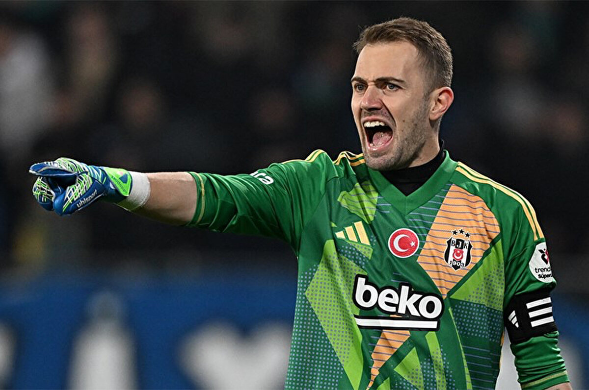 Kart sınırındaki isimler<br><br>Siyah-beyazlı futbol takımında dört futbolcu da sarı kart ceza sınırında bulunuyor. Beşiktaş'ta Mert Günok, Ersin Destanoğlu, Arthur Masuaku ve Ciro Immobile, kart görmeleri halinde cezalı duruma düşecek ve Süper Lig'in 32. haftasında Göztepe ile deplasmanda oynanacak karşılaşmada forma giyemeyecek.<br>