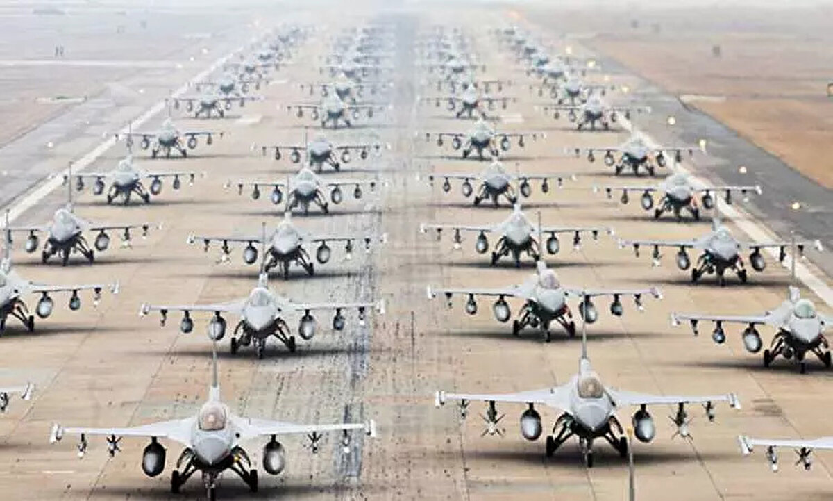 TOPLAM SAVAŞ UÇAĞI<br><br> <br><br>ABD: 13.210<br><br>ÇİN: 3.304