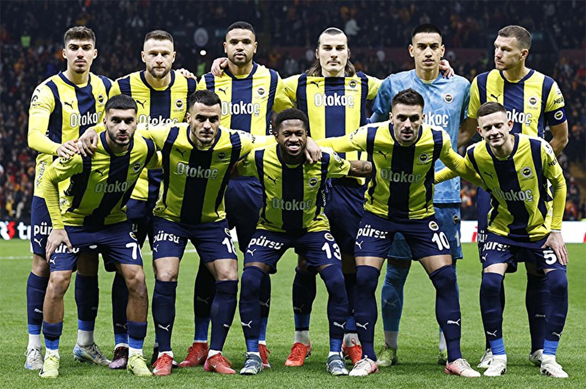 Fenerbahçe, Süper Lig'de yarın deplasmanda oynayacağı Sivasspor maçının kafilesini açıkladı.