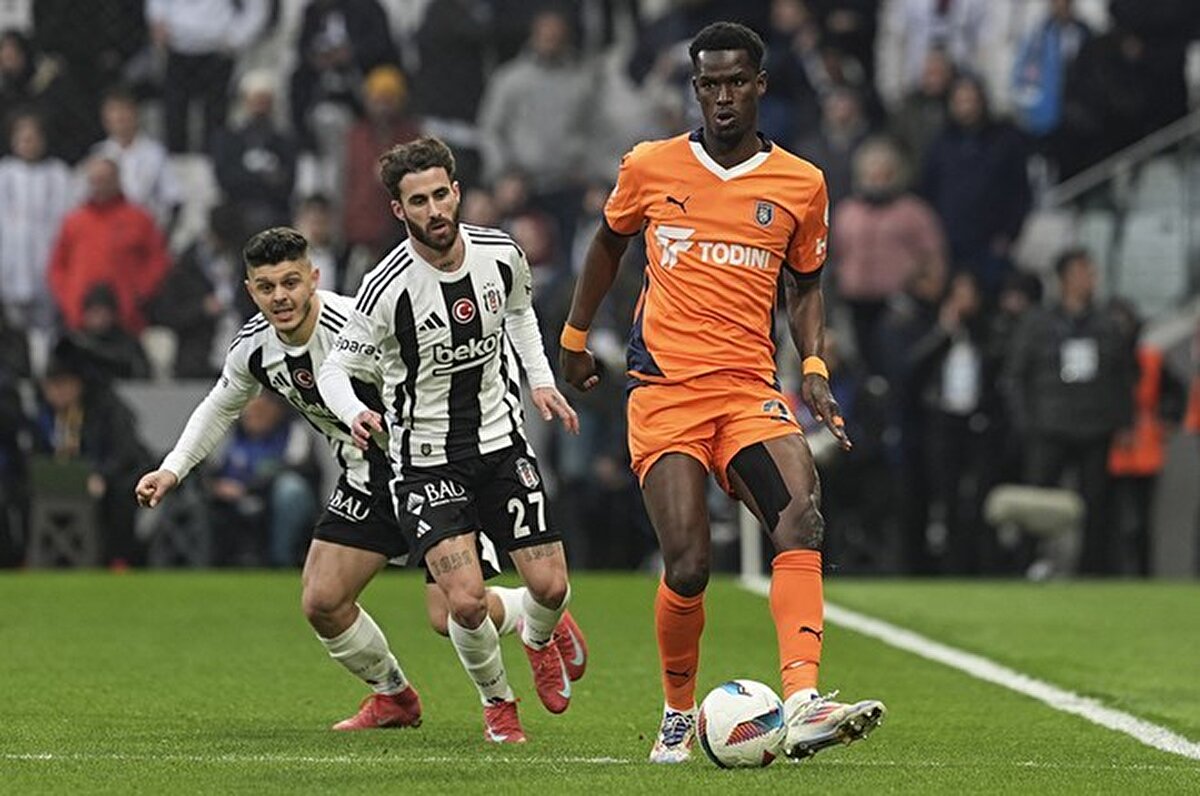 Süper Lig'de Beşiktaş sahasında Başakşehir'e 2-0 mağlup oldu. Siyah-beyazlılar ligde böylece son 5 maçta 3. yenilgisini aldı.
