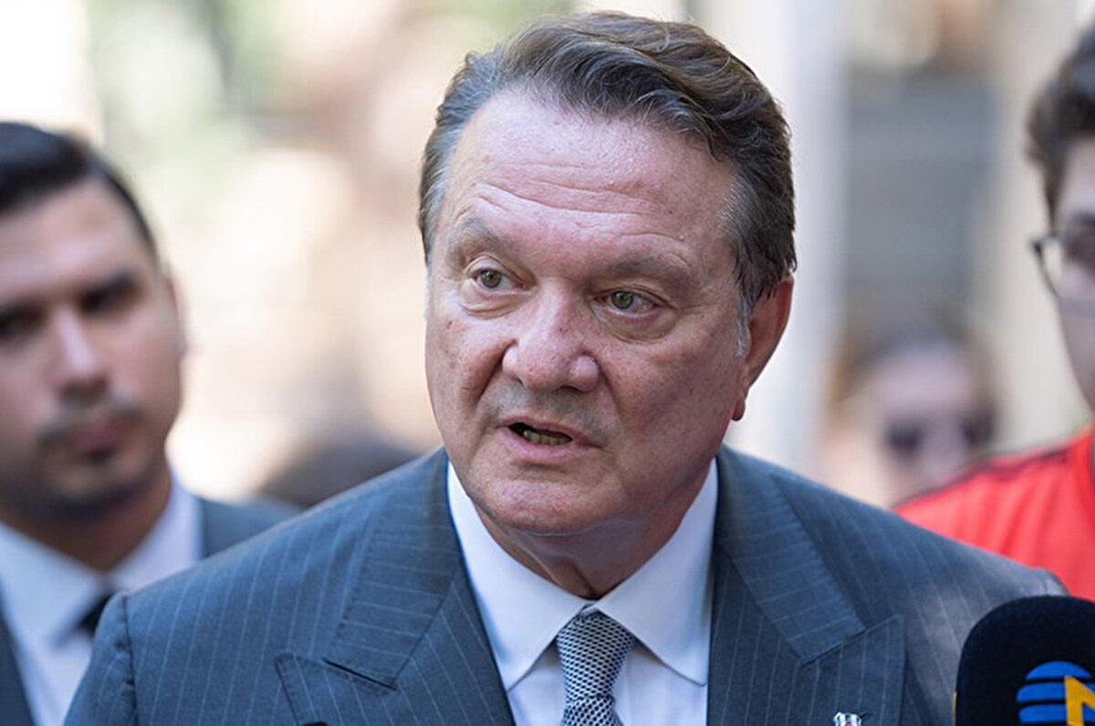 "Beşiktaş başkanlığı için hiçbir pişmanlığım yok. Vefa borcum vardı insanlara. Beni sevenlere hakaret ettiler. Basında bu işten anlamayanlar, 'Kulübün 100 milyon lirası kayboldu' dedi. Böyle bir şey olabilir mi?"<br>