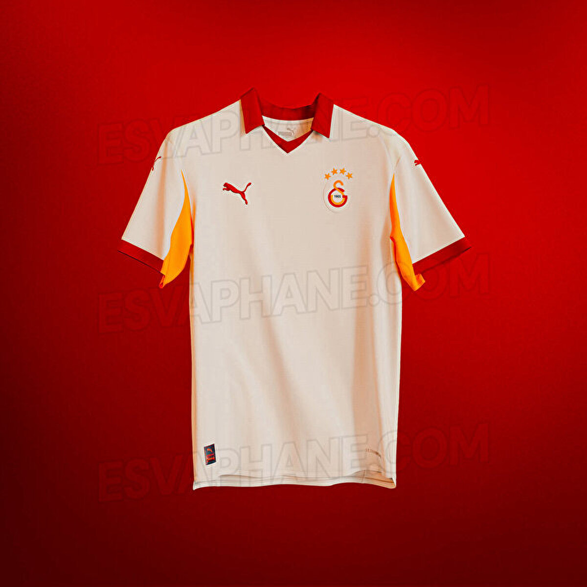 2000'de şampiyonluğun kazanıldığı ve UEFA Kupası Finali'nde giyilen beyaz forma, yeni sezonda yeni kalıbıyla birlikte geri dönüyor.<br>