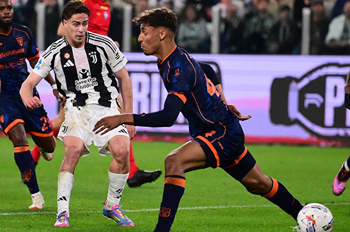 Tuttomercato: "Evet, Kenan Yıldız'ın pozisyonu bu: Artık kanatlarda geniş alanda değil, oyunun tam ortasında, dar alanlarda oynuyor. Çünkü 10 numara tekniğine sahip biri her zaman daha fazla güzellik parıltısı yakalamak için mümkün olduğunca çok topa dokunmak zorundadır. 2-0'ı getiren şutu cerrahi bir vuruştu. Gözler için bir zevk."<br>