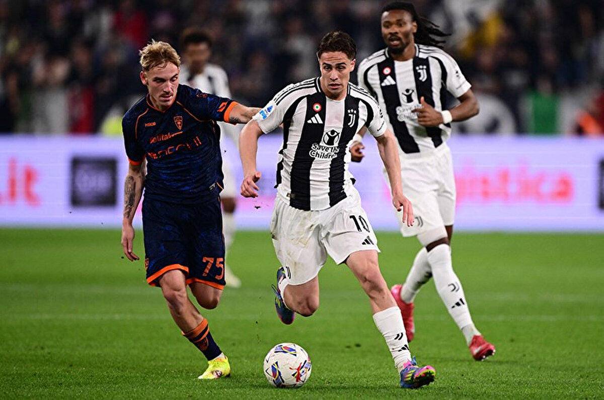 Tuttosport: "İlk yarım saatte sahada nadiren görüldü, sonra ustaca paslaşmaları tamamlayarak sezonun sekizinci golünü attı. Kaleciyi Falcone'yi yerden, açılı bir sağ ayak şutuyla avladı. Nadir görülem nitelikler ve harika içgüdü."<br>