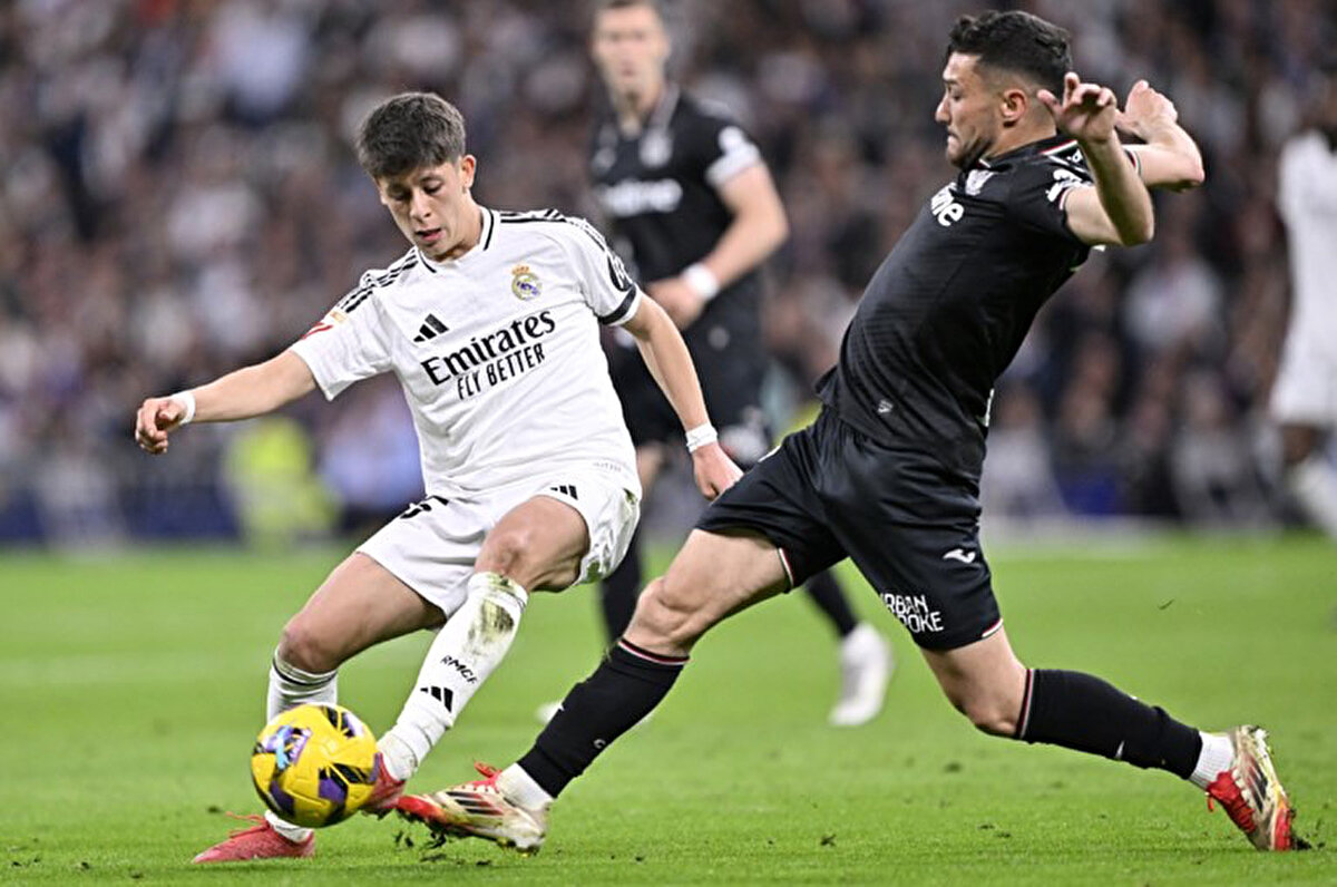 Türk futbolcu, 33 müsabakada 1170 dakika oynadı ve maç başına 35 dakika sahada kalabildi. Haberde Real'de aldığı süreden memnun olmayan Arda Güler'in takımdan ayrılmayı düşündüğü ileri sürüldü.<br>