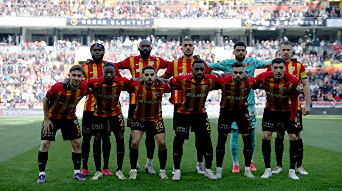 Trendyol Süper Lig 31. hafta karşılaşmasında Kayserispor sahasında Kasımpaşa ile karşı karşıya geldi.<br>