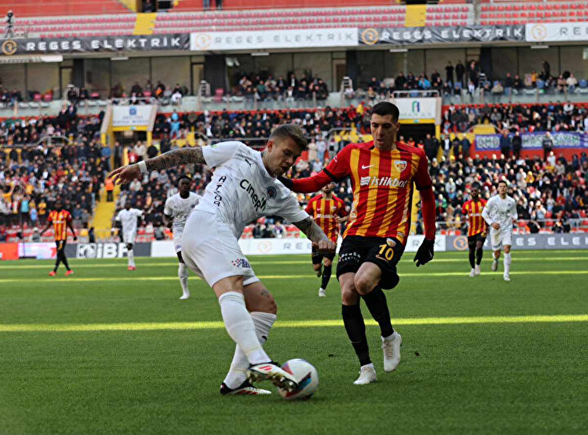 Sarı-kırmızılılara galibiyeti getiren golü 76. dakikada Miguel Cardoso kaydetti. Bu sonucun ardından Kayserispor puanını 36 yaparak 13. sıraya yükseldi.<br>