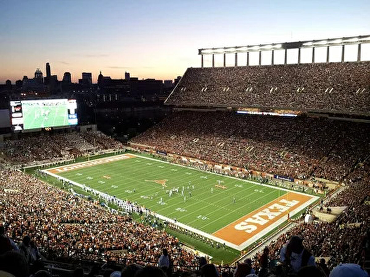 9) Darrell K. Royal-Texas Memorial Stadium, 100.119 - ABD