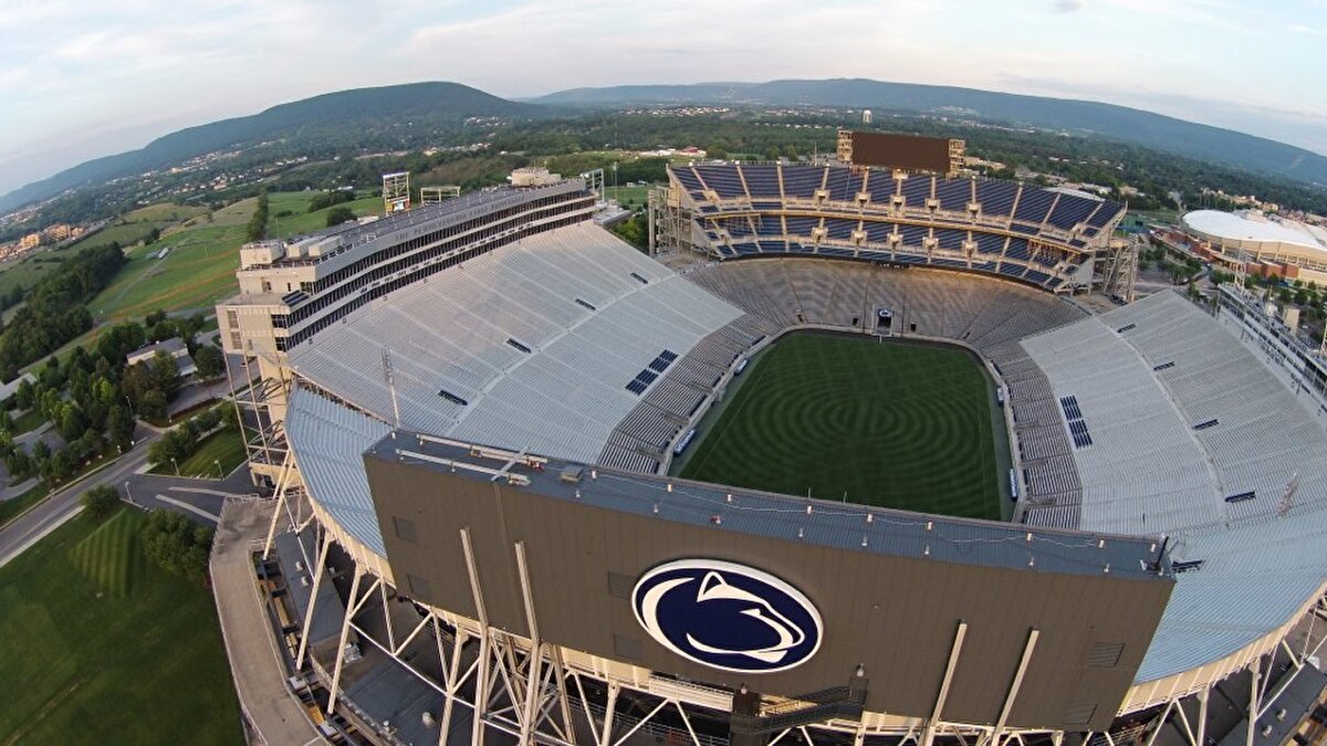 4) Beaver Stadyumu, 106.572 - ABD