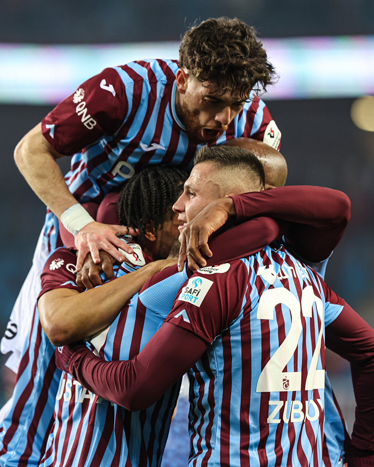 28 yaşındaki tecrübeli isim bu sezon çıktığı 10 maçta 3 gol 1 asistlik performans gösterdi