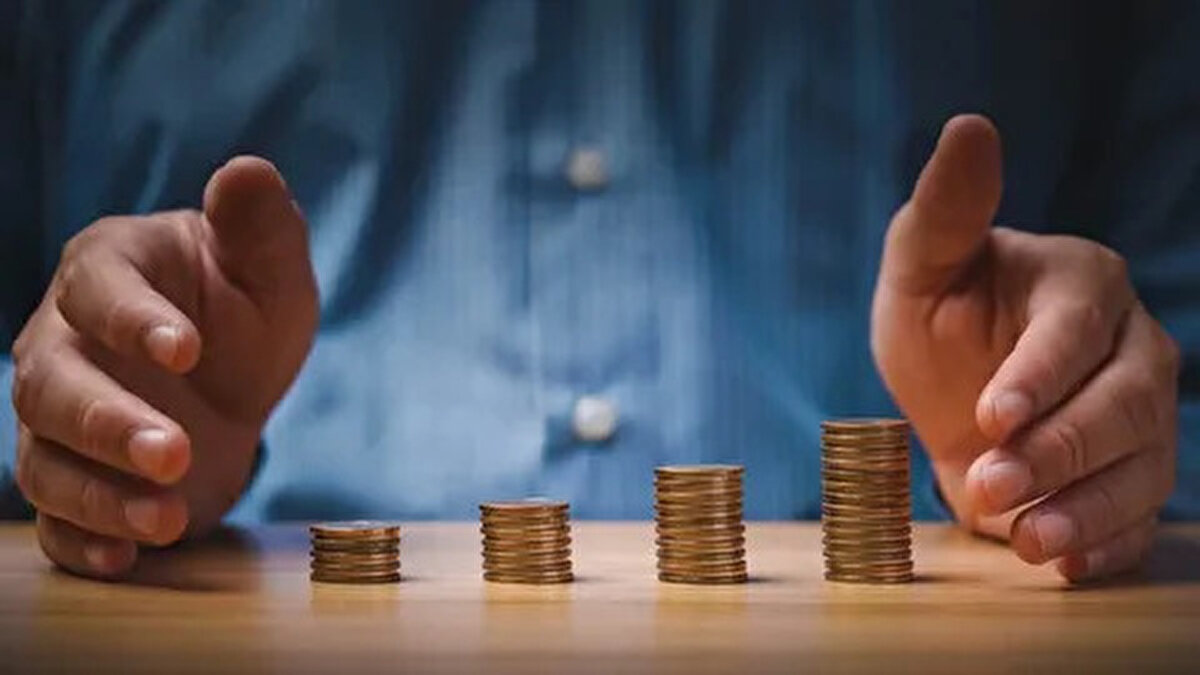 <br><br>Temettü yatırımları, özellikle düzenli gelir elde etmek isteyen yatırımcılar için cazip bir seçenektir. Bu tür yatırımlar, hisse senetlerinin yanı sıra size düzenli gelir sağlayarak portföyünüzü çeşitlendirir ve finansal güvenlik sağlar. Temettü miktarları, şirketin karlılığına ve yönetim kurulunun kararlarına bağlı olduğundan, yatırım yapmadan önce şirketin finansal sağlığını detaylı şekilde incelemeniz önemlidir.