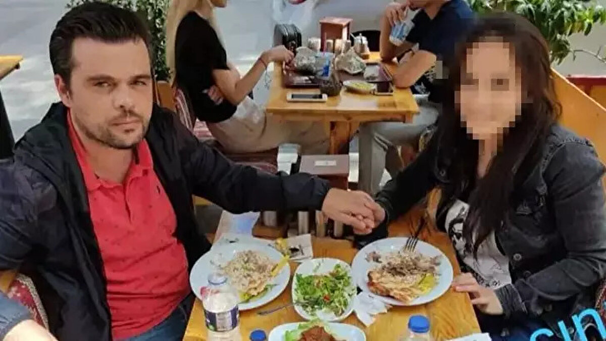 Olay, 6 Nisan Pazar günü saat 21.30 sıralarında Karlıktepe Mahallesi'nde binanın 3'ncü katındaki dairede meydana geldi. İddiaya göre, maddi nedenlerden dolayı anlaşmazlık yaşayan Özbekistan uyruklu S.T. ile 4 senedir evli oldukları öğrenilen Emre Erim çifti arasında tartışma çıktı. Tartışma kısa sürede büyüyerek kavgaya dönüştü. Öfkelenen S.T., mutfaktan aldığı bıçakla eşi Emre Erim'i bıçaklayarak yaraladı. Erim, kanlar içinde yere yığıldı.