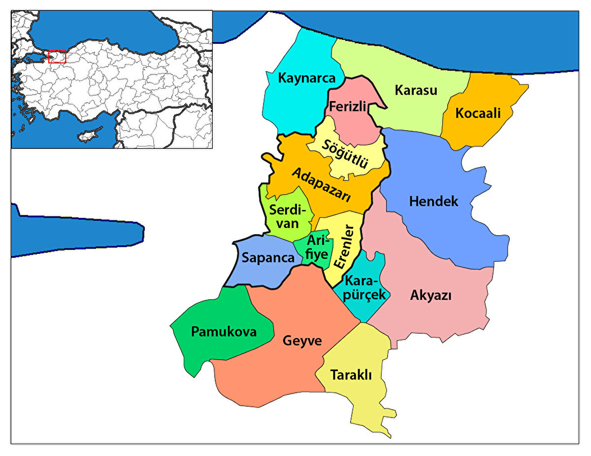 Konumu ve nüfusu<br><br>Sakarya, Marmara ile Karadeniz arasında geçiş noktası oluşturan önemli bir il. Batısında Kocaeli, doğusunda Düzce, güneyinde Bilecik ve Bolu ile komşu olan Sakarya, kuzeyde Karadeniz'e kıyısı olmasıyla da dikkat çekiyor. TÜİK’in 2024 verilerine göre Sakarya’nın nüfusu 1 milyon 80 binin üzerinde. <br><br>Şehir hem sanayi hem de doğa ile iç içe yaşama fırsatı sunan nadir illerden biri.