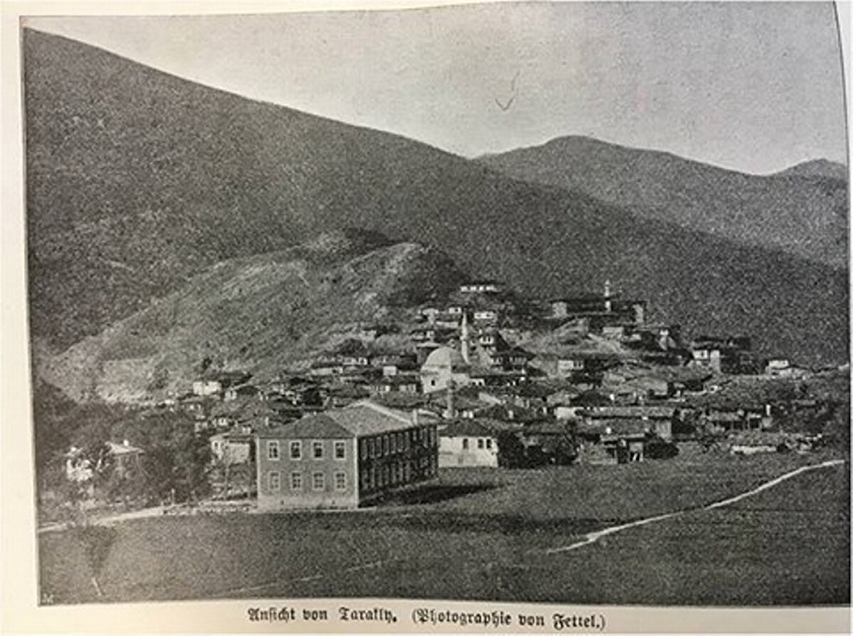 Köklü tarih: Antik çağlardan Osmanlı’ya<br><br>Sakarya’nın tarihi M.Ö. 12. yüzyıla kadar uzanıyor. Frigler, Bitinyalılar, Romalılar ve Bizanslılar gibi birçok uygarlığa ev sahipliği yapan şehir, Osmanlı döneminde önemli bir yerleşim merkezi hâline gelmiştir. Taraklı gibi ilçelerde Osmanlı’dan kalma mimari yapılar hala korunmakta ve ziyaretçilerin ilgisini çekmektedir.