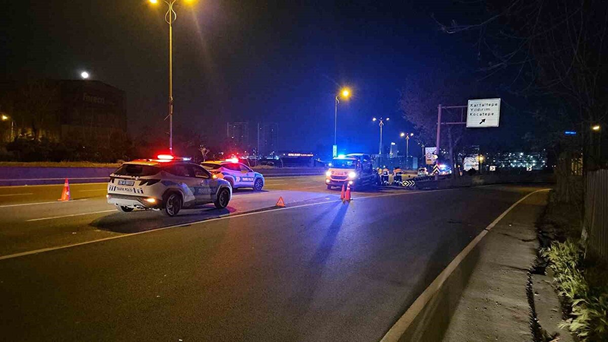 Kaza yapan araçların çekici yardımıyla olay yerinden kaldırılması sonrası trafik akışı normale döndü. Polis olayla ilgili inceleme başlattı.
