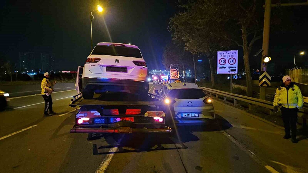 İhbar sonrası olay yerine gelen polis ekipleri çevrede güvenlik önlemi alırken hayatını kaybedenlerin cenazeleri Adli Tıp Morgu’na kaldırıldı. 