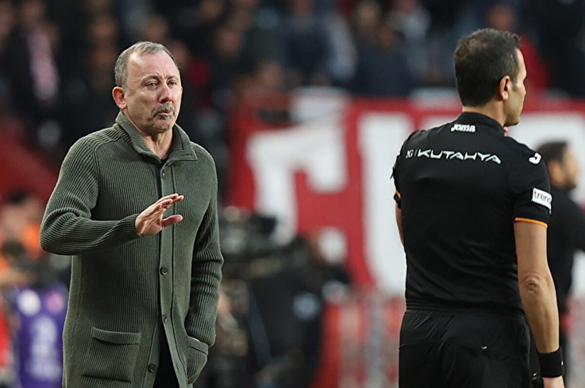 Kayserispor kurtardı, 6 hafta önce söyledim Kayseri küme düşmez diye. Kayserispor'un iç sahada bir oyunu var. Bir Kayserispor gerçeği var iç sahada.<br>