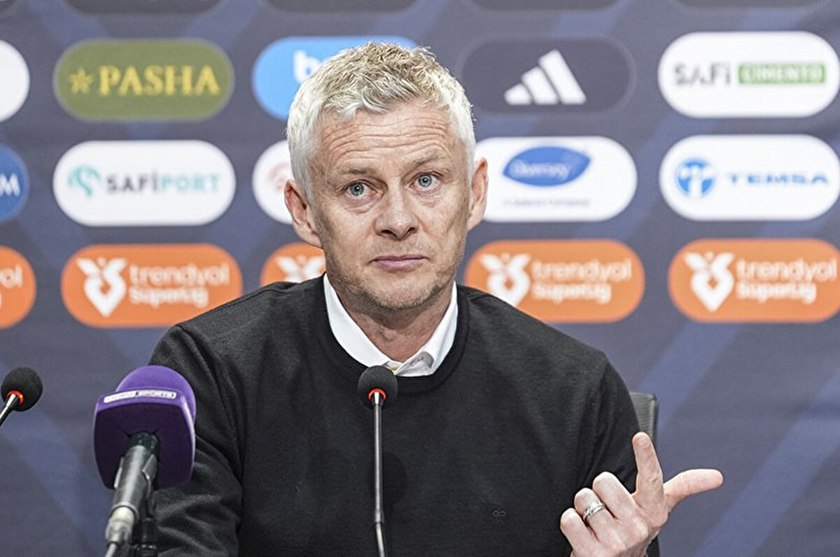 5- Solskjaer savunmaya ve orta sahaya fiziksel kaliteleri yüksek, sertlikle baş edebilen, lider karakterli oyuncular istiyor. Roy Keane ve Gennaro Gattuso örneklerini bu düşüncesinden dolayı verdi.<br>