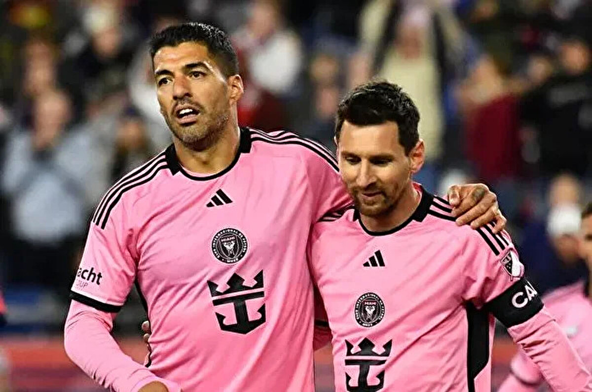 İlginç olan ise, Suarez'in Alba'nın elini muhtemelen LAFC'li bir oyuncunun eli sanarak ısırması.<br>