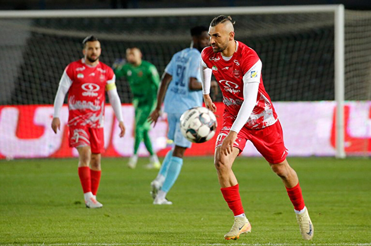 Ancak bitime sadece 4 hafta kalması ve Persepolis'in, lider Tractor ve ikinci sıradaki Sepehan'a göre bir maç fazlasının bulunması İsmail Kartal'ın takımı için işleri zora sokan etkenler olarak görünüyor.<br>