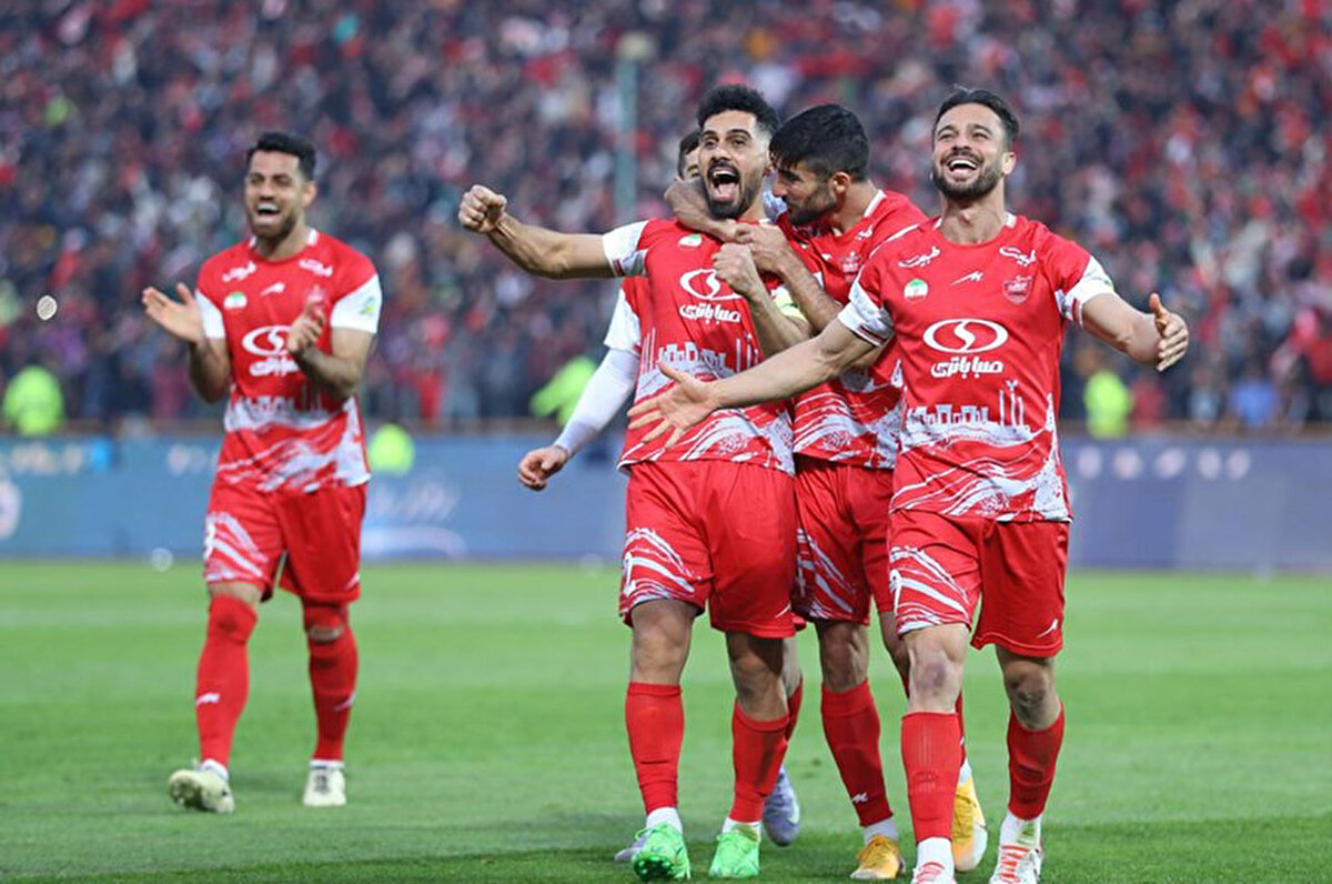 Bir dönem Persepolis'te de görev yapan Manafi, "Önceki maçlarda oyuncular daha istekliydi ama son birkaç maçta oyuncularda bu isteğin ve arzunun azaldığını gördük ve maalesef önemli birkaç puan kaybedildi" ifadelerini kullandı.<br>