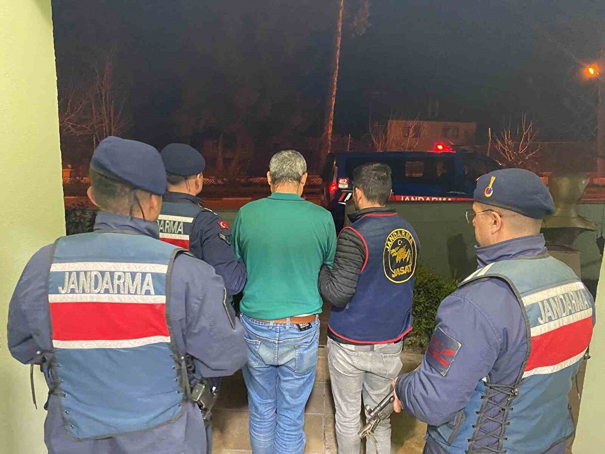 Otomobilde hayatını kaybeden karı koca, olay yeri incelemelerinin ardından otopsi yapılmak üzere Adli Tıp Kurumu morguna kaldırıldı. Olay yerinden kaçan ağabey Şerif Ali Acar’ın ormanlık alanda saklandığını belirleyen jandarma ekipleri, geniş çaplı bir araştırma başlattı. Cinayet zanlısının yakalanması için başlatılan çalışmalara, jandarmanın dedektifleri olan JASAT timleri, jandarma asayiş komandoları ve çok sayıda jandarma ekibi katıldı. Havanın kararmasına rağmen aralıksız olarak sürdürülen çalışmalar sonucunda havadan İnsansız Hava Aracı (İHA) ve iz takip köpekleriyle yeri tespit edilen zanlı, ormanlık alanda yakalanarak gözaltına alındı.