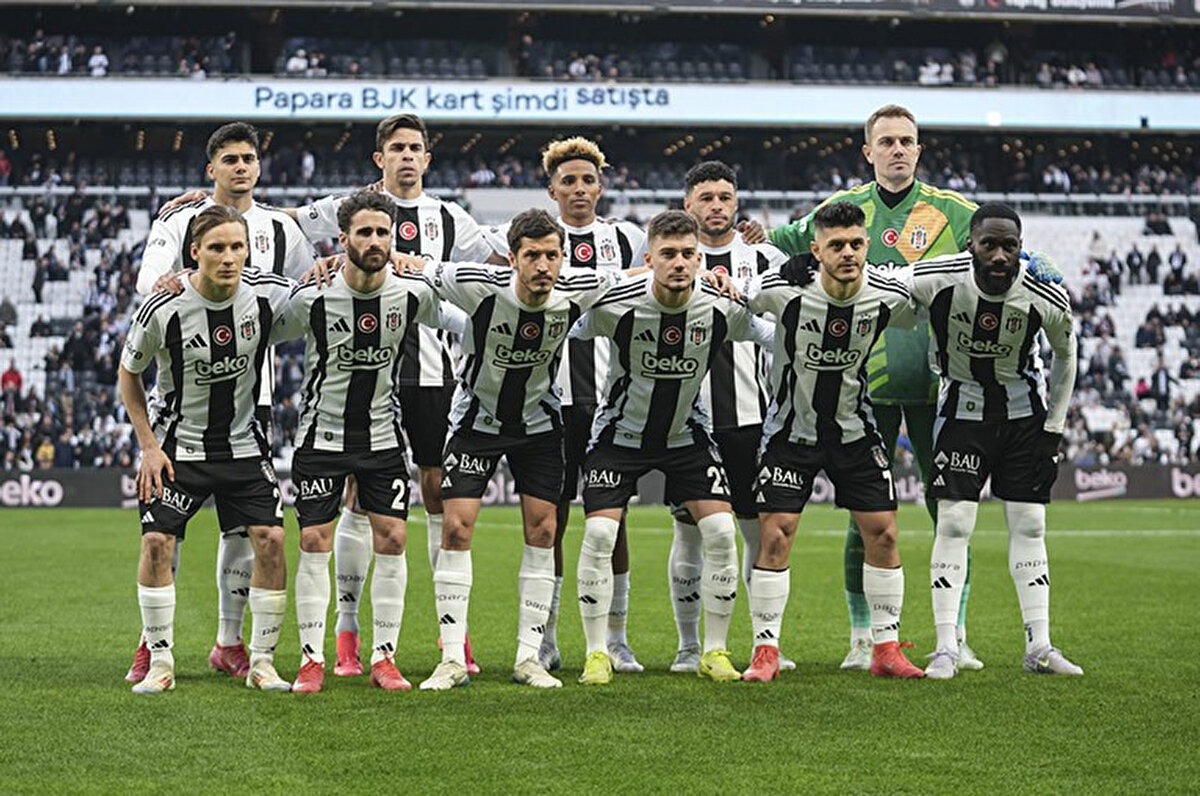 Bordo-mavilileri 1,44 milyar lira (37,93 milyon avro) zararla Beşiktaş takip ediyor.<br>