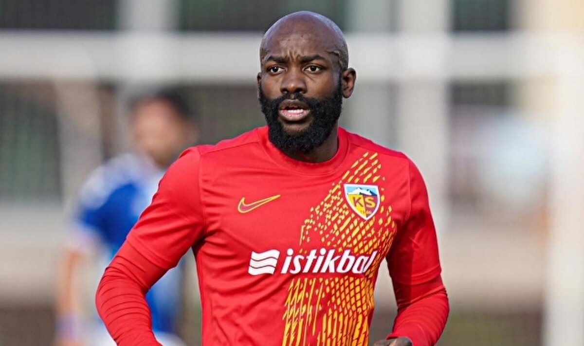 Çıkan habere göre; Kayserispor'un Kasımpaşa ile oynadığı maçta sakatlanan Stephane Bahoken, sezonu kapattı.